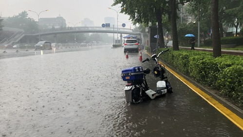 广州暴雨致水浸，沿街商铺损失严重