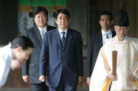 日本首相石破茂不参加靖国神社大祭的原因及影响