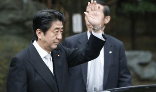 日本首相石破茂不参加靖国神社大祭的原因及影响